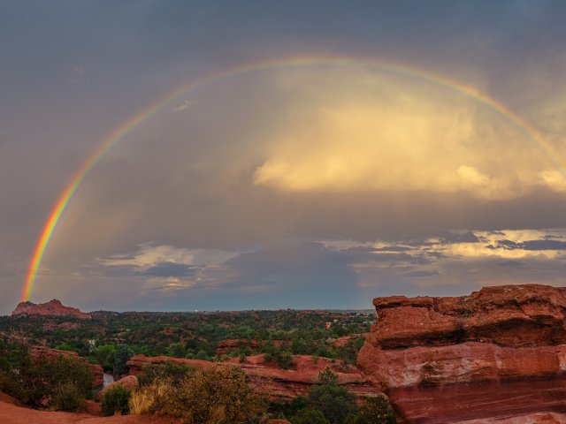 Visit Colorado Springs Encourages Community to “Carry On” with Local Support